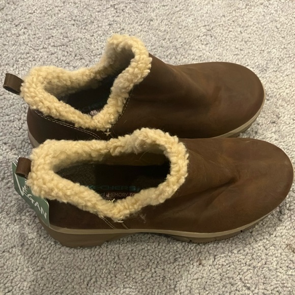 NWT- Skechers Air-Cooled Memory Foam Relaxed Fit Slip On Shoes - Picture 1 of 11